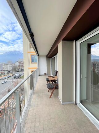  Appartement à louer 3 pièces 67 m²