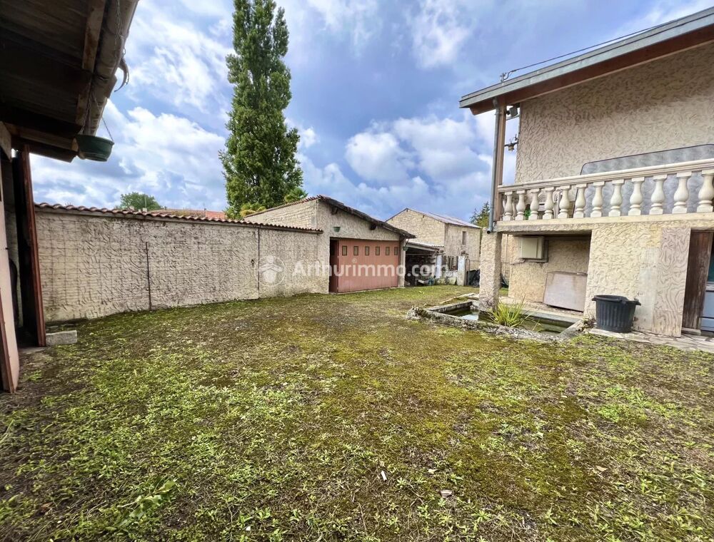 Vente Maison Maison familiale à rafraîchir au cœur du village Saint-séverin-sur-boutonne
