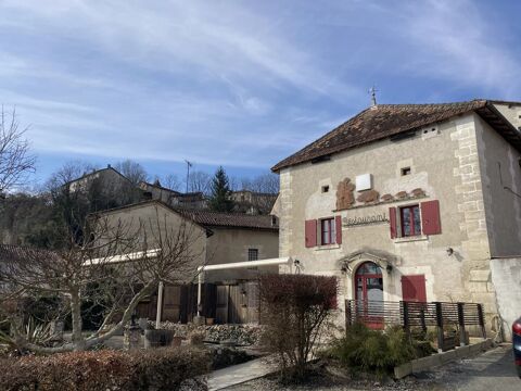 Restaurant et appartement dans un charmant village 530000 Aubeterre-sur-Dronne (16390)