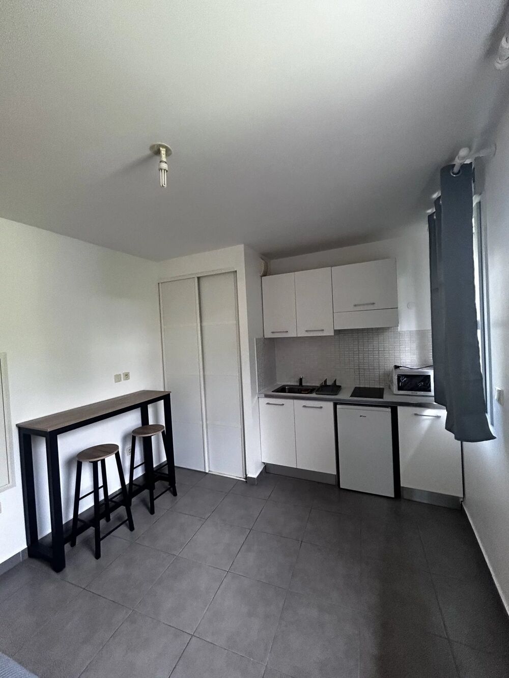 Location Appartement Appartement - 1 pièce meublé - 19.80 m² - 639.06 euros Belle pierre