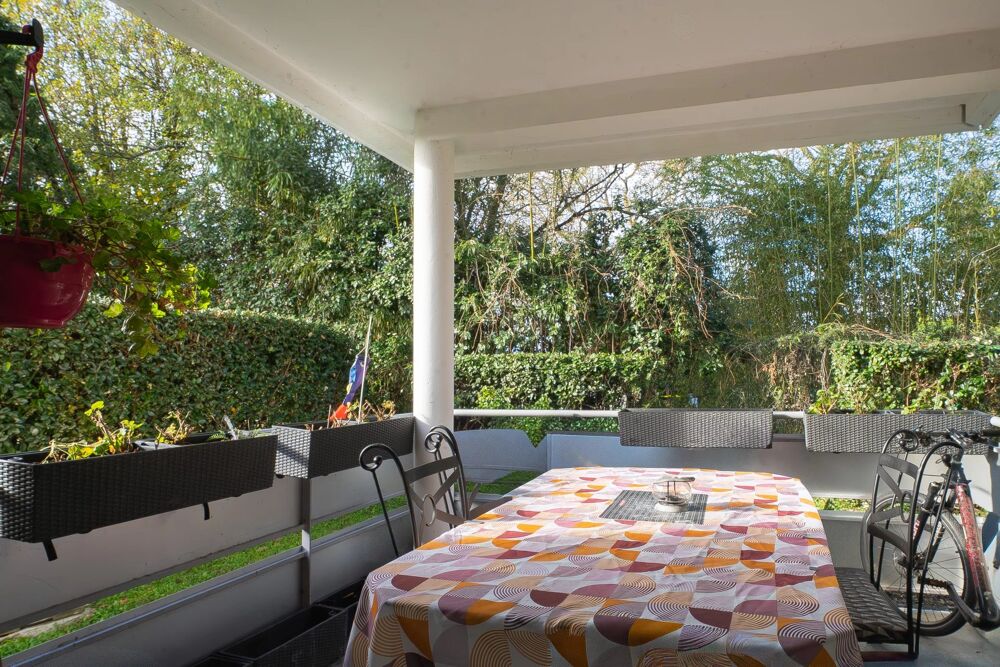 Vente Appartement Bel appartement avec terrasse et piscine sans vis-à-vis en périp Bordeaux