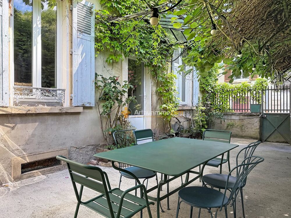Maison familiale rénovée avec 4 chambres et grande pièce de vie