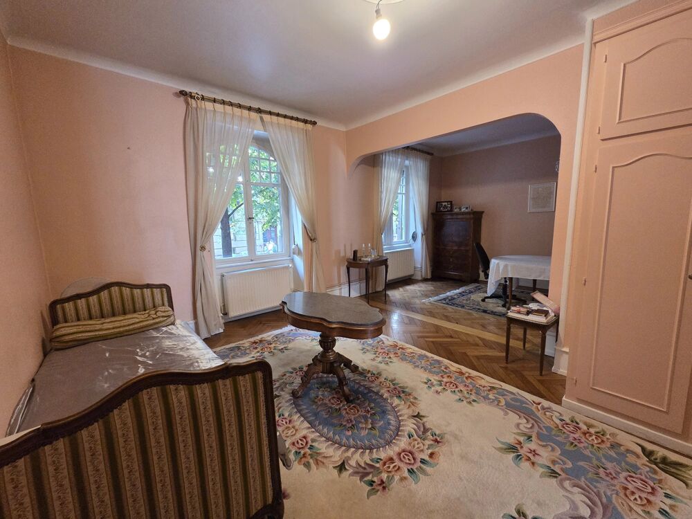 Contades, appartement 7 pièces de 153,7 m² avec balcon.