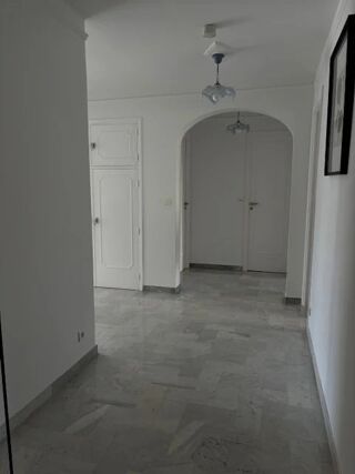  Appartement à louer 3 pièces 84 m²