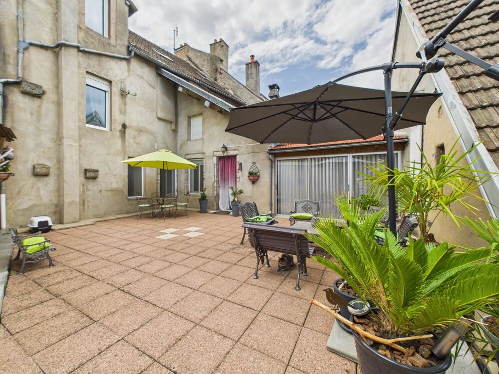 En exclusivité: SAULIEU CENTRE VILLE: Immeuble à usage de commer