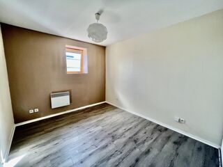  Appartement à louer 3 pièces 65 m²