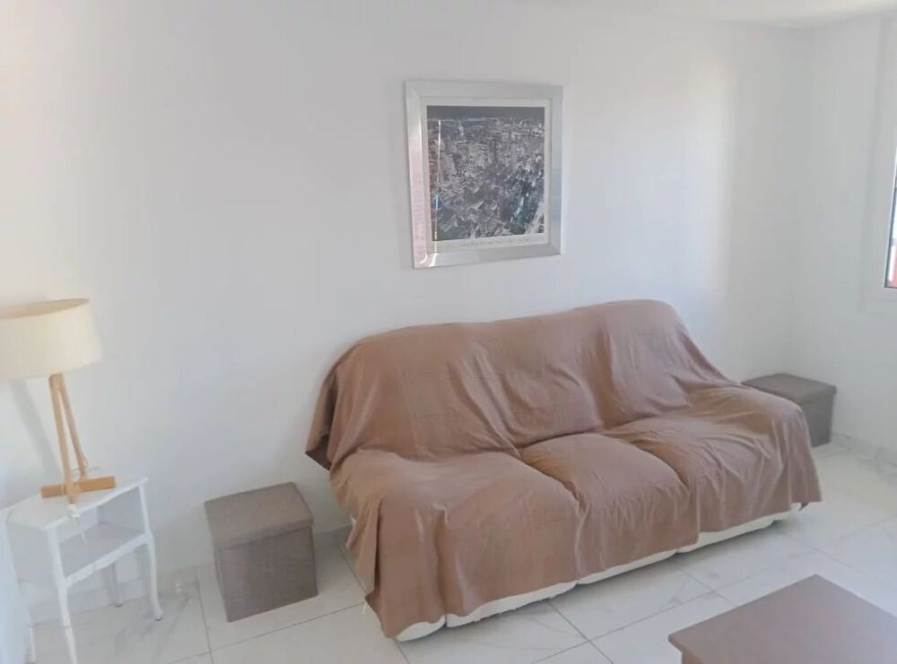 Location Appartement Trois pièces avec balcon dans le centre ville d'antibes Antibes