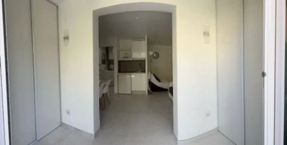 Location Appartement Studio meublé de 30 m² en rez-de-jardin Vallauris