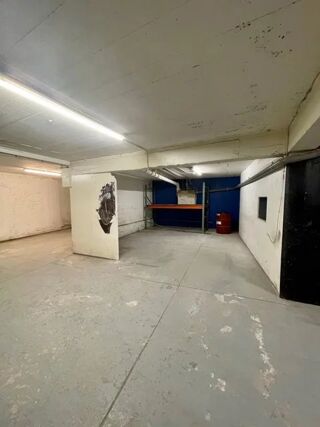  Parking / Garage à louer 