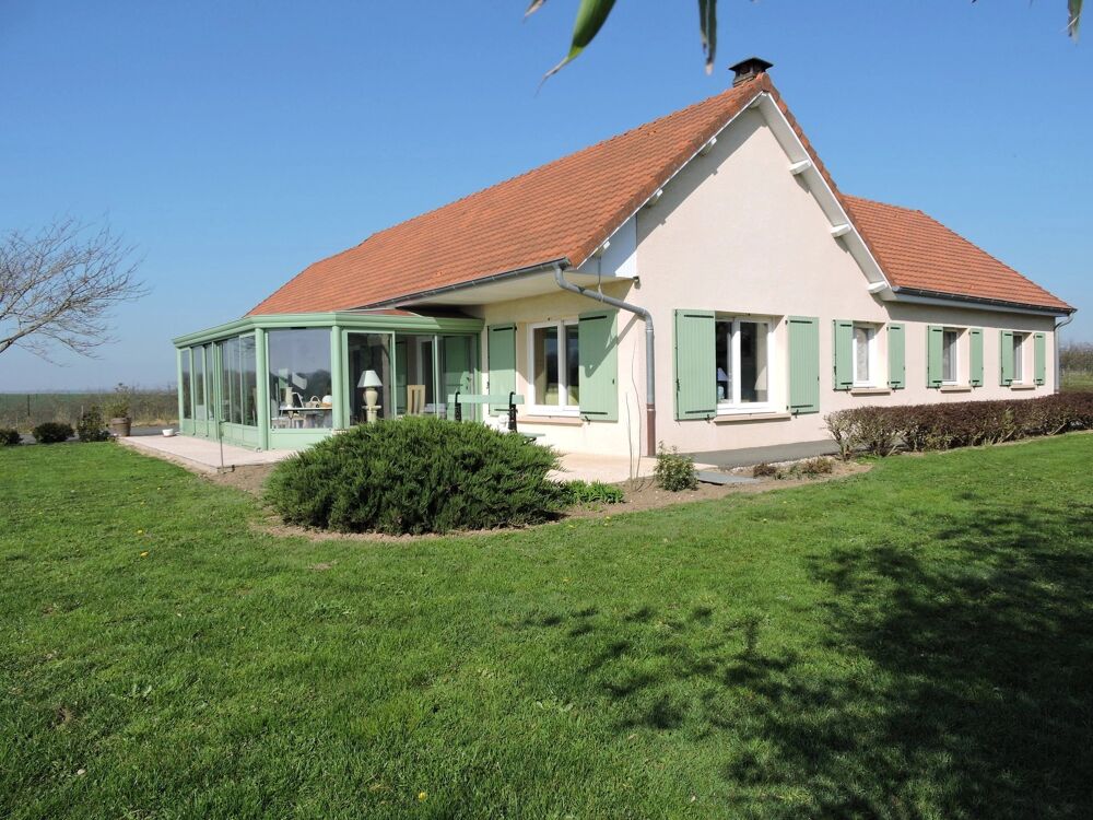 PROPRIETE AVEC ETANG 30 kms de Chalon