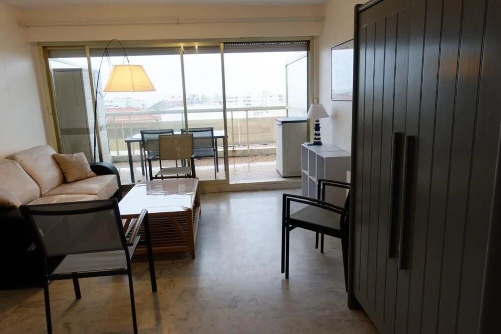 Location Appartement F1 de 25m² avec cave et parking Juan-les-pins