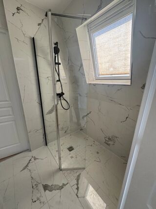 Vente Appartement 3 pièces entierement rénové, dernier étage avec ascenseur et 4 b Paris 10