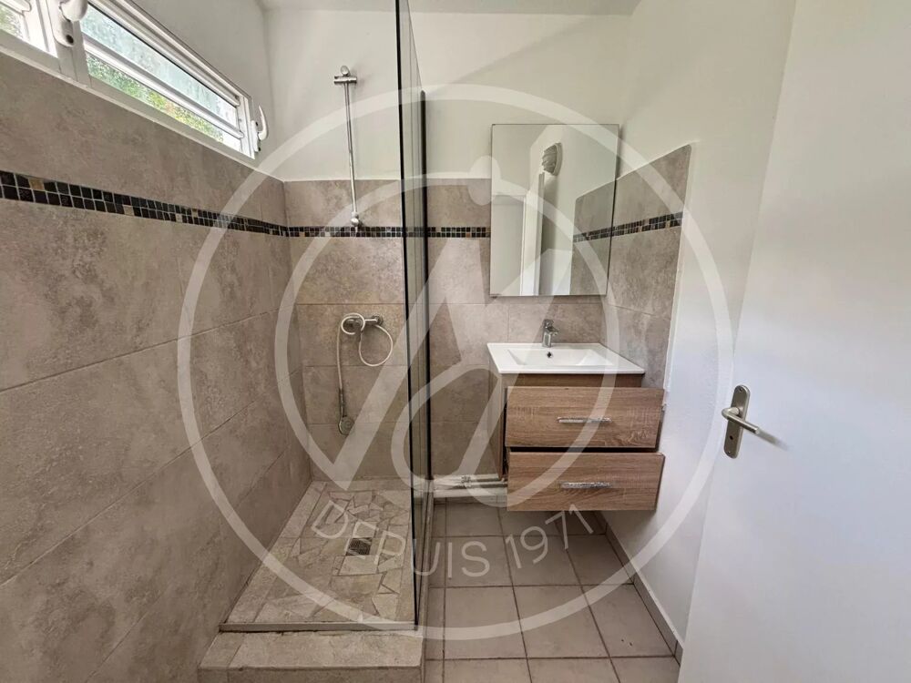 Location Appartement À louer T2 MEUBLÉ  700 euros- RESIDENCE DE L'UNIVERSITE Les abymes