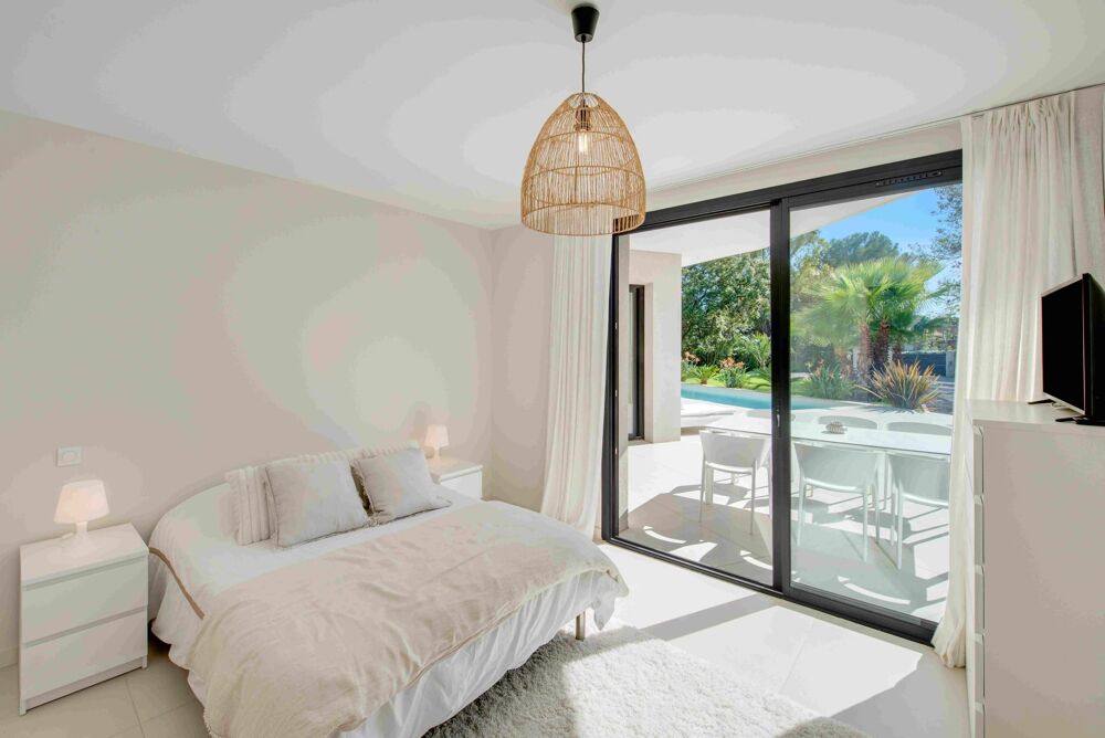 Vente Villa VILLA CONTEMPORAINE 230 M² - BOULOURIS, À 900 M DES PLAGES. Saint-raphaël