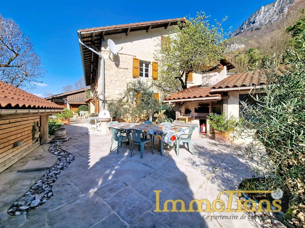 Vente Maison Ferme rénovée avec piscine, 3,8 ha et 550 m² de dépendances – Vu Saint-gervais