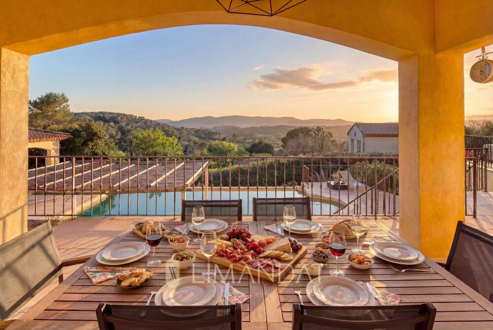 Belle villa avec une vue dégagée sur les collines à Mougins