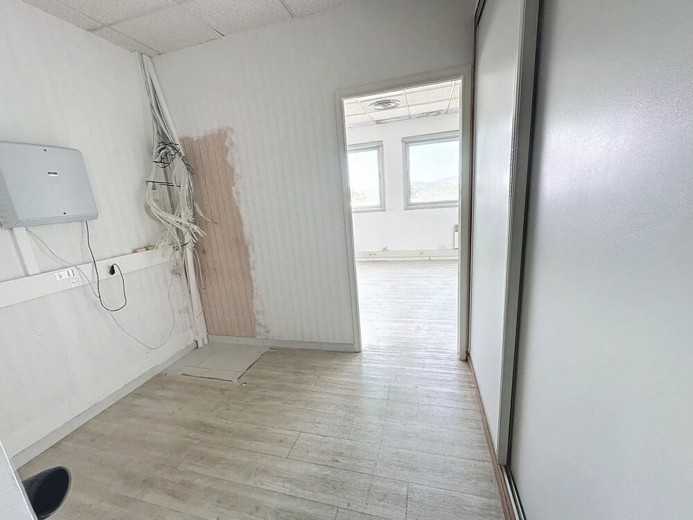   Locaux 134m² + 3 parkings - 2000euros c/comprises Mouans-sartoux