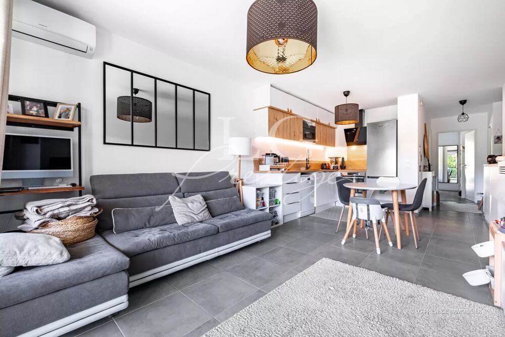 Vente Appartement Co-exclusivité : 3 pièces dans une résidence récente. Mandelieu-la-napoule