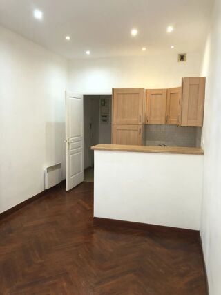  Appartement à louer 2 pièces 31 m²