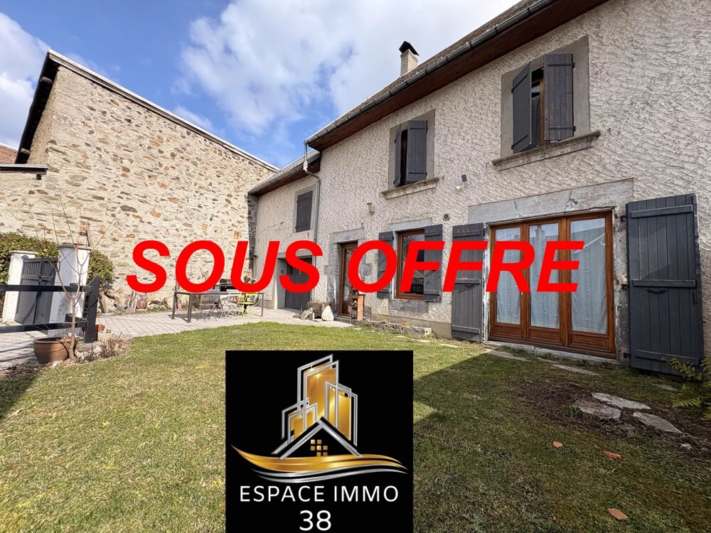 Maison de village avec terrain et atelier.