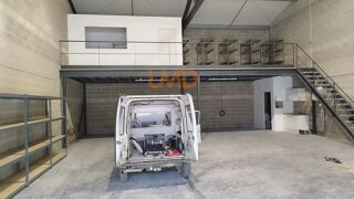  Parking / Garage  louer 1 pice 229 m