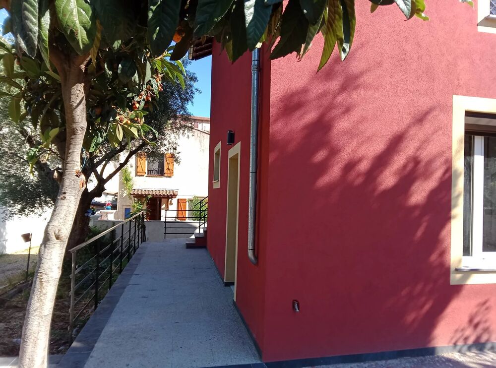 Location Maison Maison de trois pièces sur deux niveaux avec jardin privatif La trinité