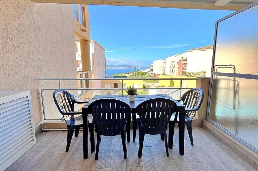 Location Appartement Deux pièces meublé de 33m² avec parking et terrasse de 8m² Théoule-sur-mer
