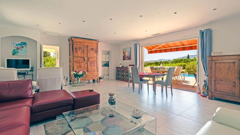 Vente Maison Maison 6 pièces de plain pied, piscine, vue dégagée, double car Roquebrune-sur-argens