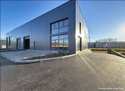   À LOUER – LOCAL COMMERCIAL INDÉPENDANT 800 m² Bourgoin Jallieu 