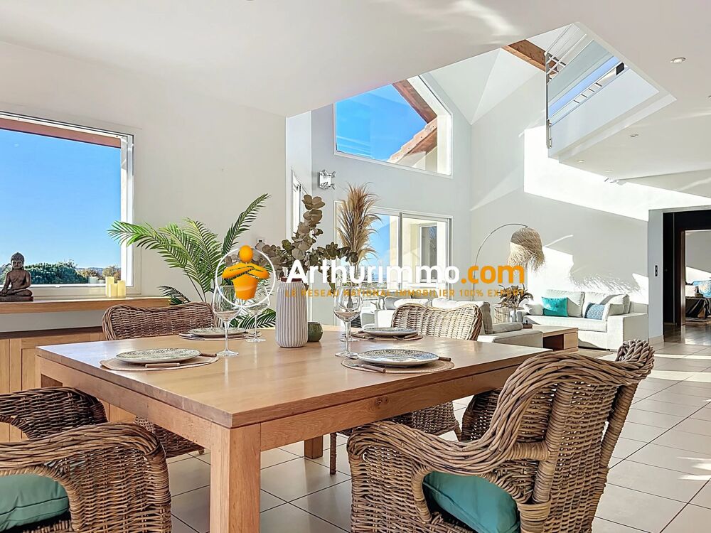 Magnifique villa contemporaine avec vue dégagée