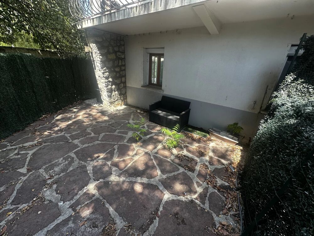 type 1 bis, rdc avec terrasse , proprieté securisé