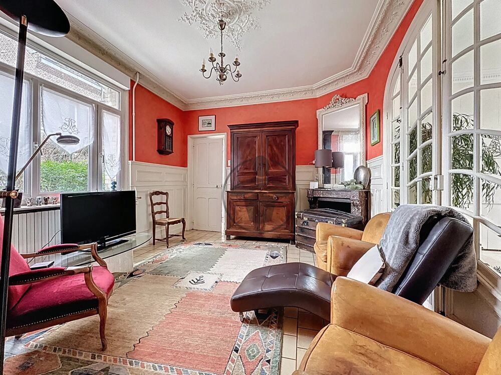 Grande maison familiale de 280 m² avec extérieur et garage