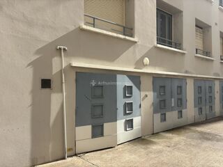  Parking / Garage à louer 