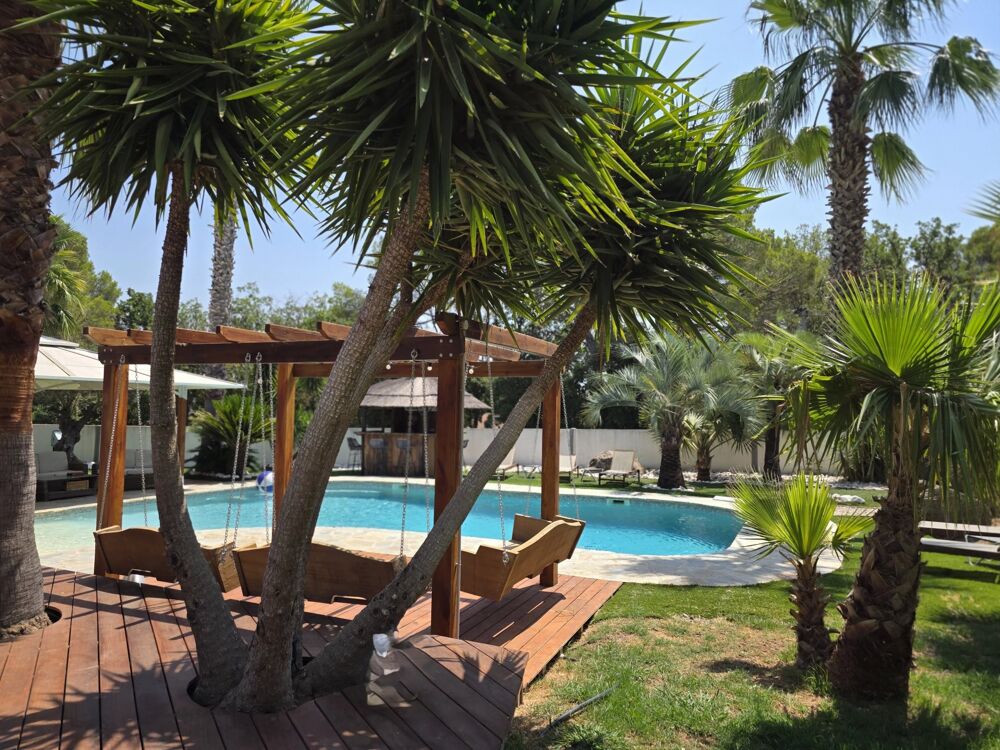 VILLA DE 150 M²  3 CHAMBRES  PISCINE  JARDIN PAYSAGER DE 1 50