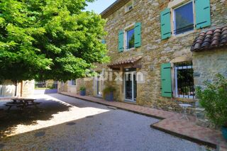  Villa à vendre 15 + pièces 750 m²