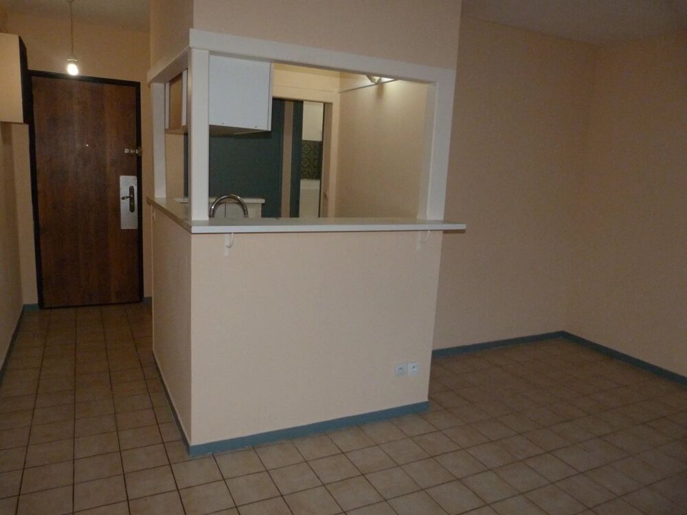 Vierzon centre A 500 M de la gare SNCF  Studio T.1  27 m²