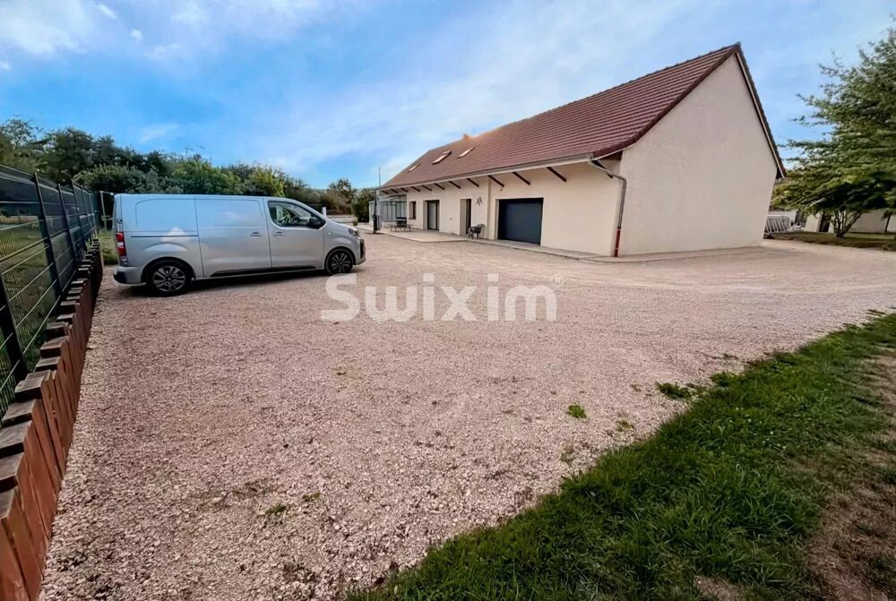 Grande maison familiale moderne au Deschaux