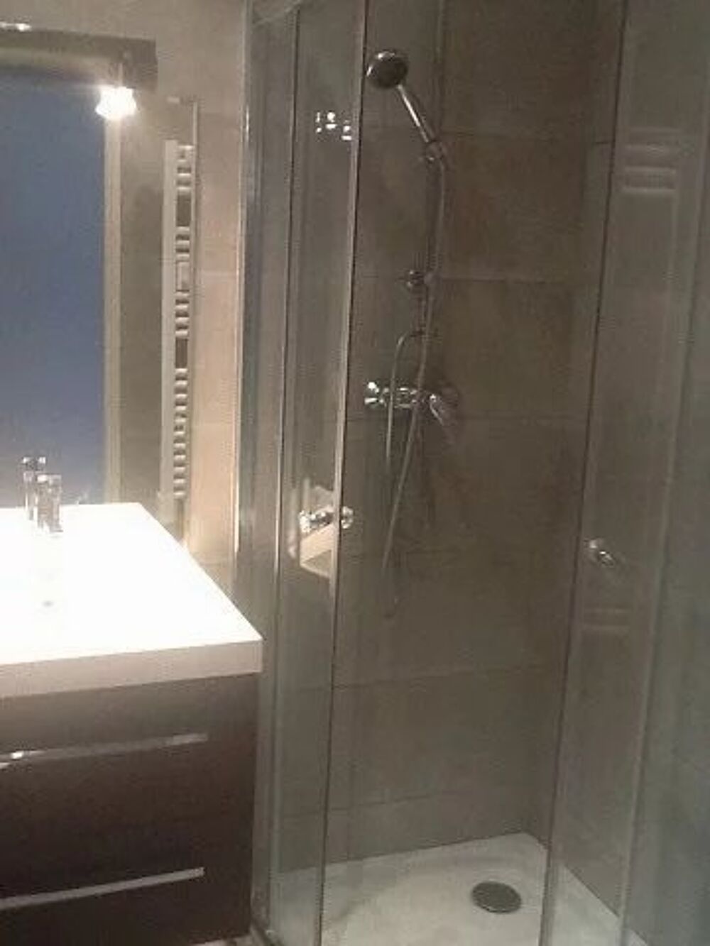 Location Appartement F1bis de 35m² au dernier étage avec parking Antibes