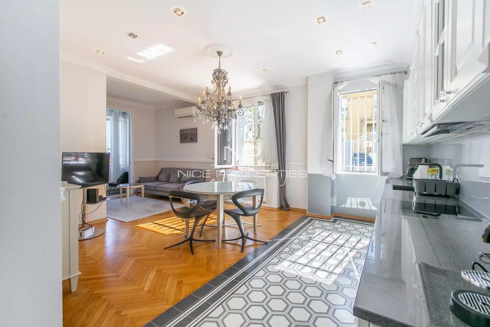 SUPERBE APPARTEMENT EN REZ DE CHAUSSEE SUR LA PROMENADE DES ANGL