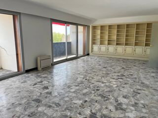  Appartement à louer 5 pièces 160 m²