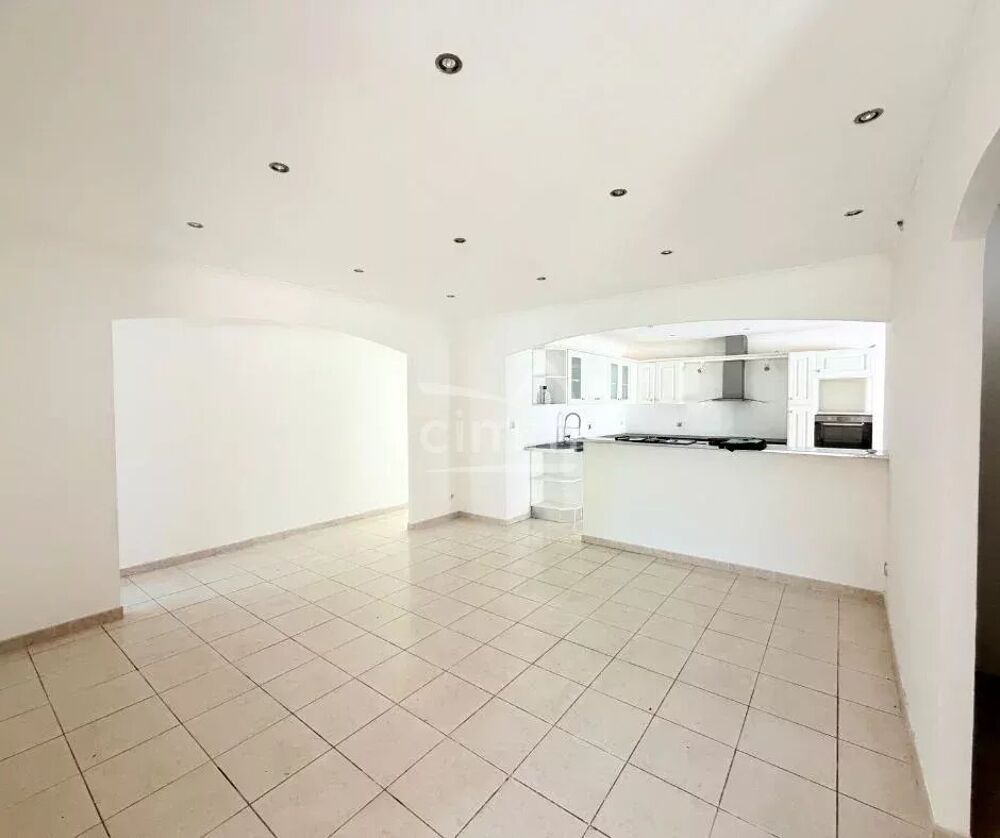 Maison T5 sur 1030 m² de jardin