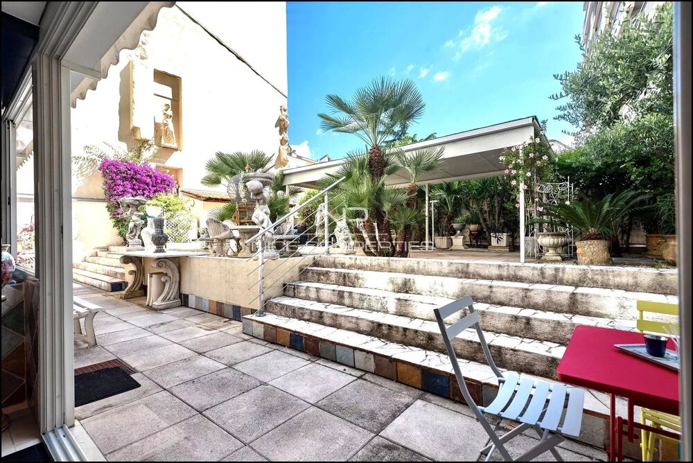 Nice, Appartement-villa avec piscine en plein coeur de ville