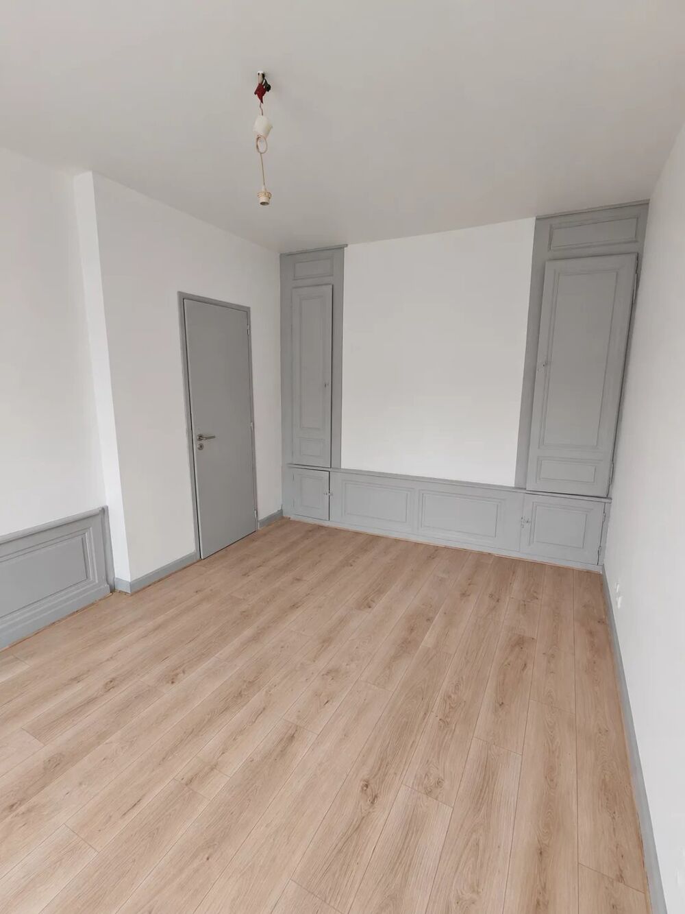 Studio rénové à louer  Pas de frais d'agence