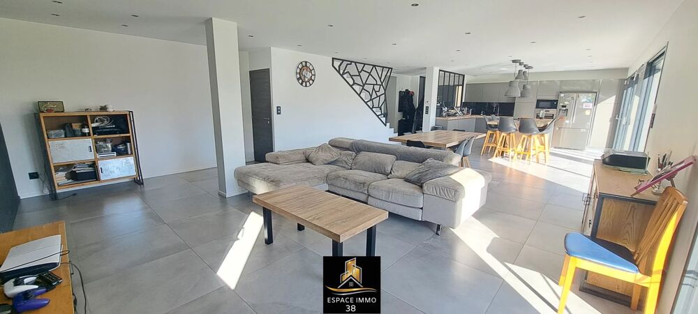 SAINT PAUL DE VARCES - Villa de 239 m2 habitables avec magnifiqu