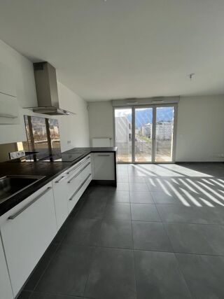  Appartement à louer 3 pièces 61 m²