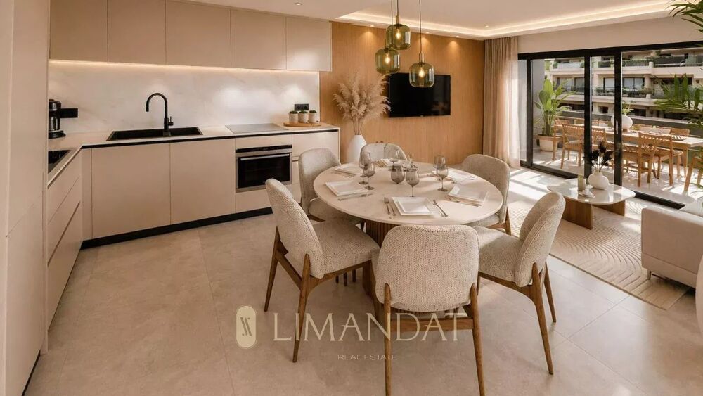 Vente Appartement CANNES CENTRE – ÉLÉGANT 4 PIÈCES RÉNOVÉ AVEC TERRASSES, PARKING Cannes