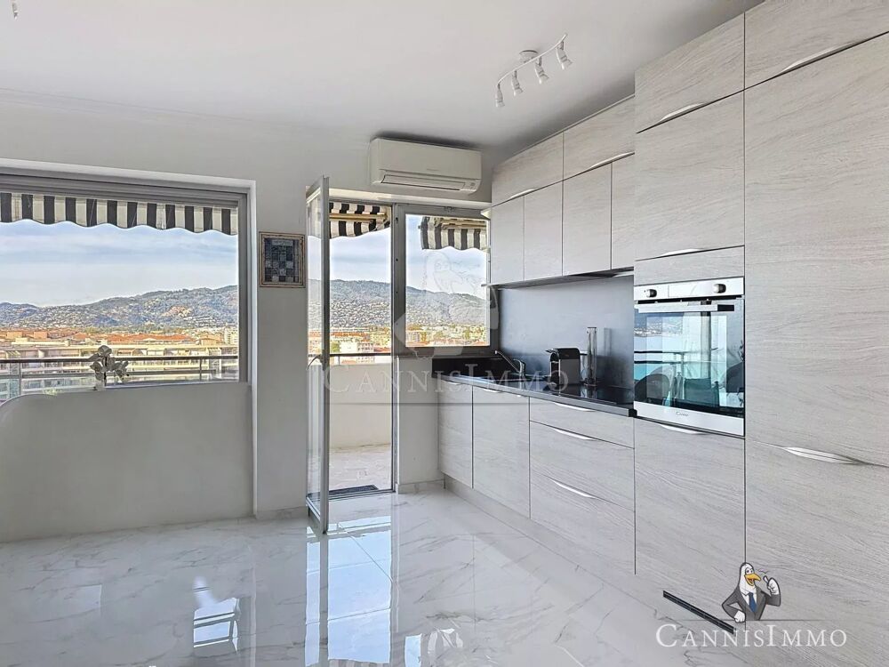 Vente Appartement CANNES APPARTEMENT T3 RENOVE FRONT DE MER VUE MER TERRASSE 24m2 Cannes