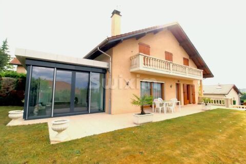   Archamps � Maison mitoyenne 5 pi�ces avec jardin, piscine et sou Maison - 7 pi�ce(s) - 147 m�