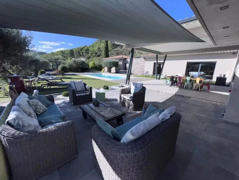 MAISON D'EXCEPTION - SOLLIES TOUCAS