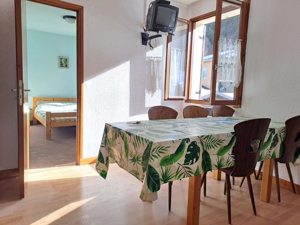 MIJOUX : T3 de 54 m² au centre du village